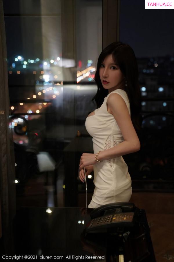 周于希dummy  女神周于希Sandy 白色多姿的礼裙第27张图片